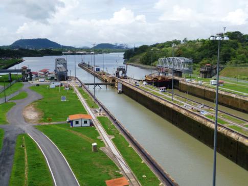 Die Miraflores-Schleusen des Panamakanal bei Panama City