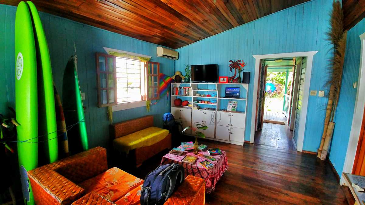 Das Pipa Loca Bay Hostel auf der Isla Colon im Bocas del Toro Archipel in Panama