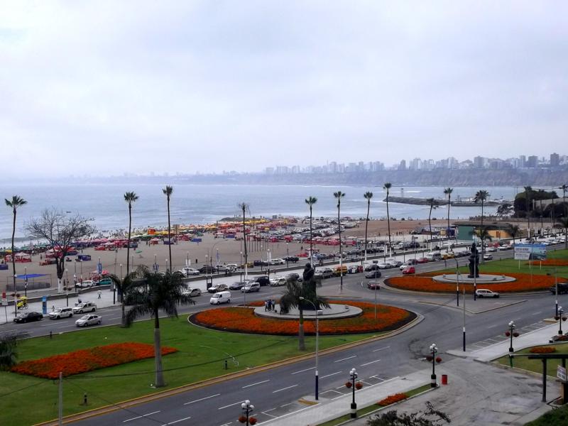 Einer der Stadtstrände in Perus Hauptstadt Lima im Stadtviertel Chorrillos
