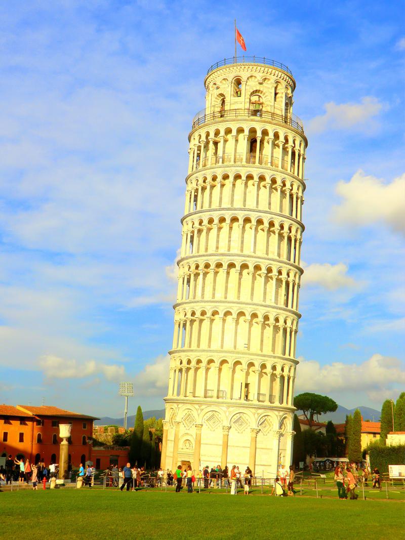 Der schiefe Turm von Pisa auf der Piazza del Duomo
