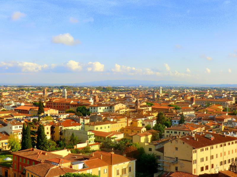Aussicht vom Schiefen Turm von Pisa auf die Stadt