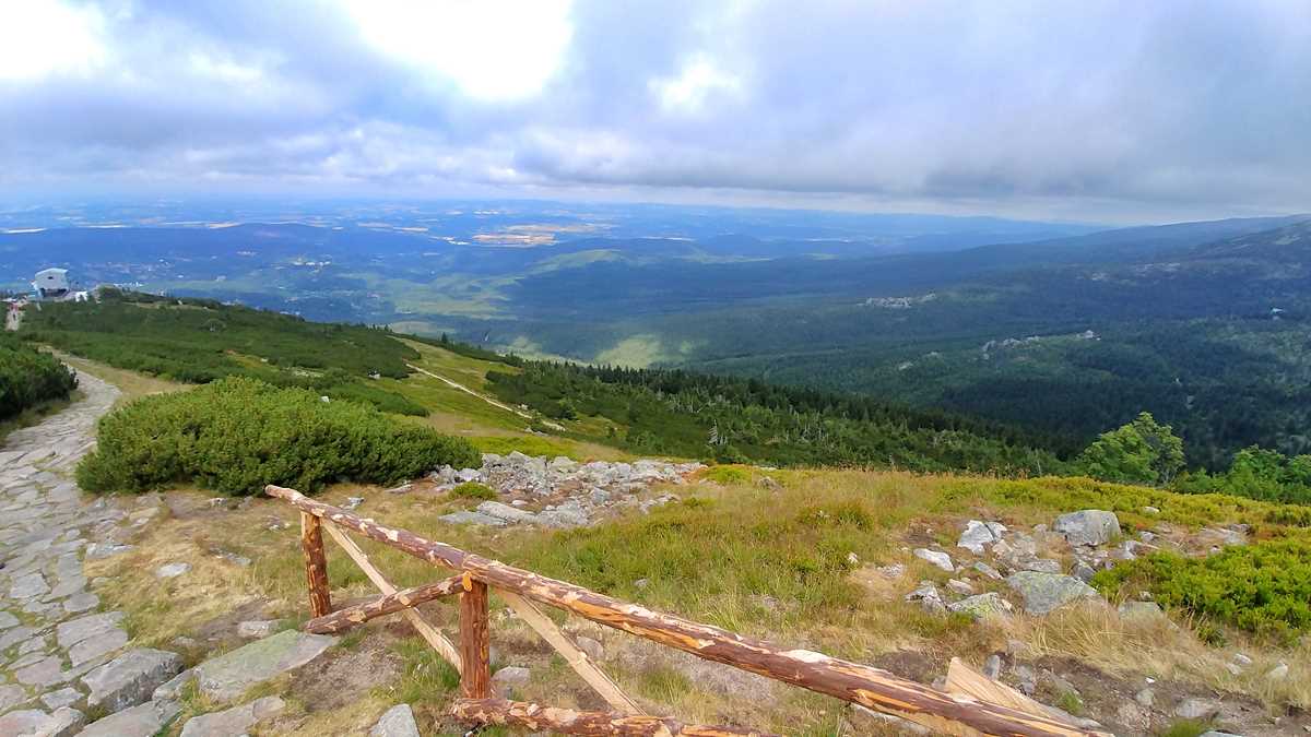 Blick vom Reifträger auf Szklarska Poreba sowie den Südwesten von Polen