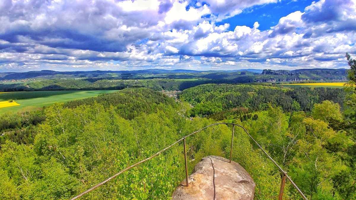 Blick über die Sächsische Schweiz und das Elbsandsteingebirge vom Kohlbornstein