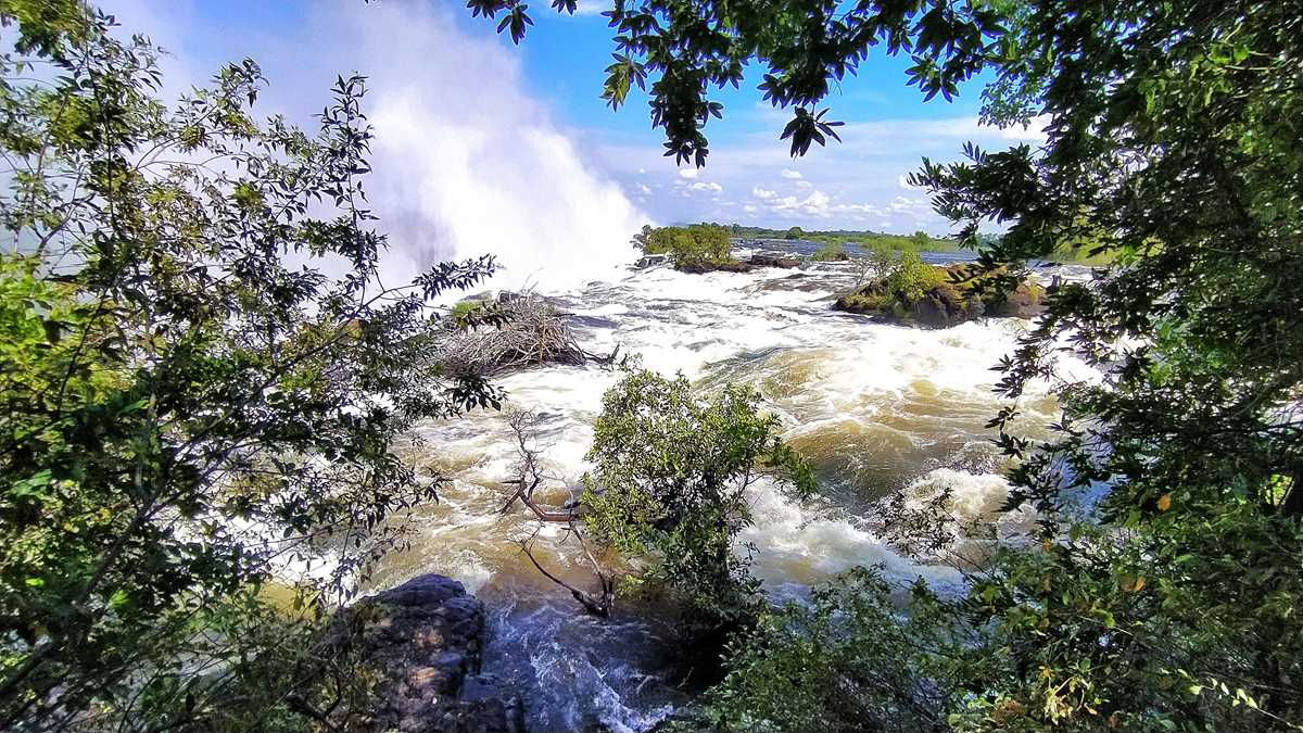 Oberlauf des Flusses an den Victoria Falls, Sambia
