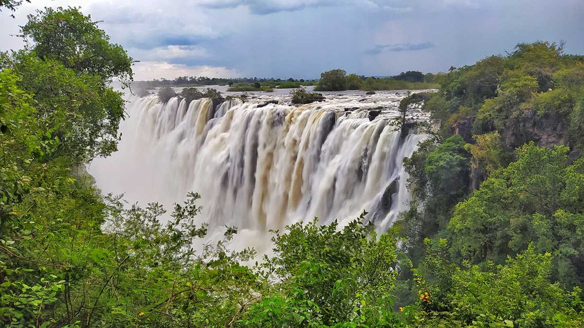 Der beeindruckendste Wasserfall in Sambia: die Victoriafälle in Livingston