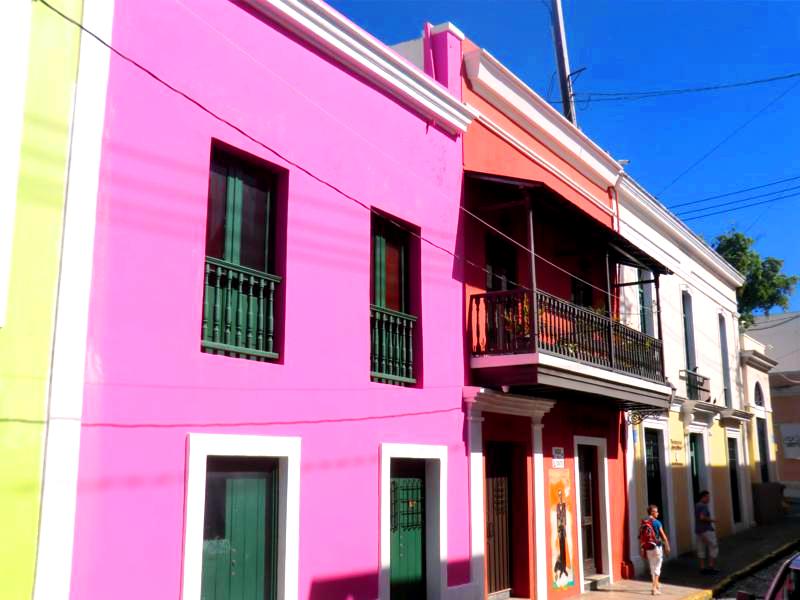 Die bunten Häuser in der Altstadt von San Juan, zugleich UNESCO-Weltkulturerbe
