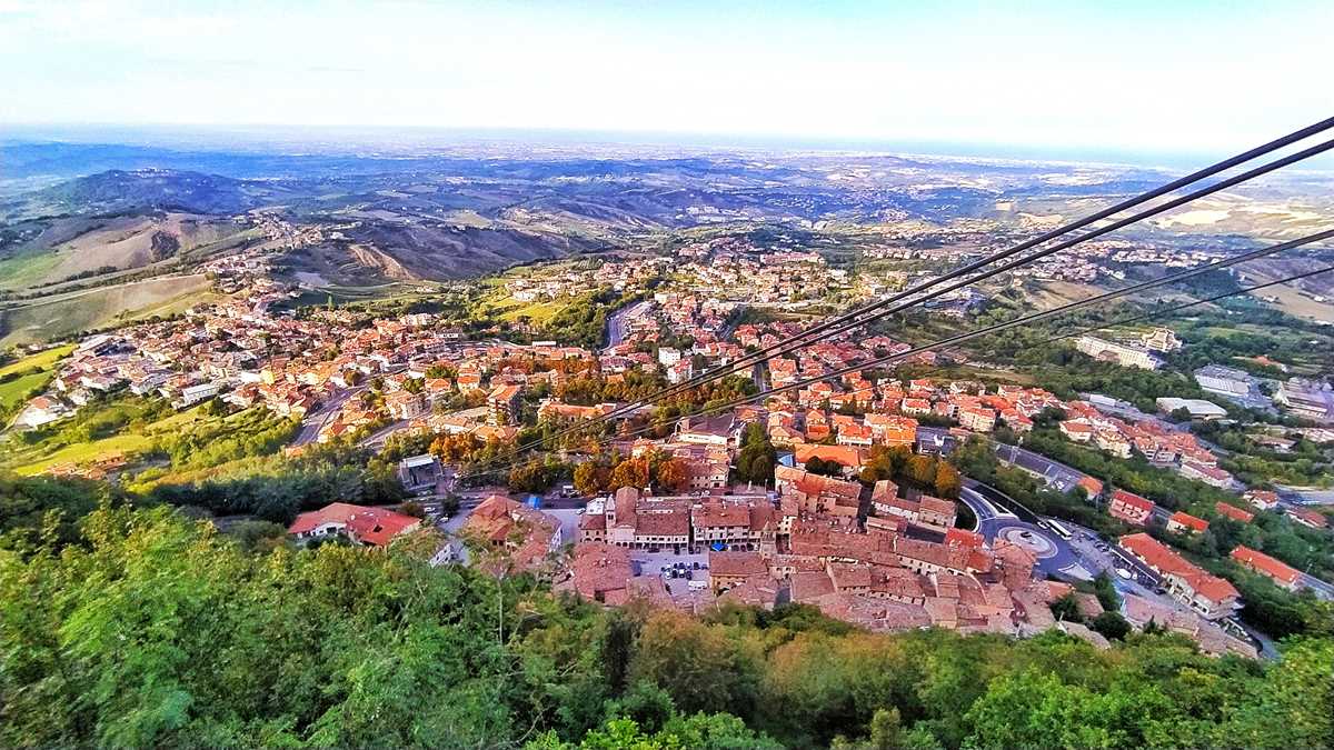 Die Gondelbahn in San Marino, die den unteren Teil mit San Marino Citta verbindet
