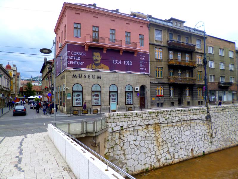 Die Kreuzung an der Lateinerbrücke: Ort des Attentats auf Franz Ferdinand in Sarajevo 1914