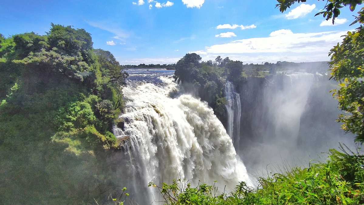 Die beeindruckenden Victoria Falls in Simbabwe