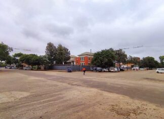 Typische Straße in Bulawayo, der zweitgrößten Stadt in Simbabwe