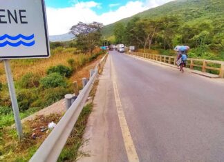 Der Grenzübergang von Simbabwe zu Mosambik in Mutare-Machipanda