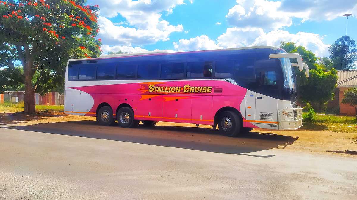 Unser Bus in Simbabwe von Victoria Falls nach Bulawayo