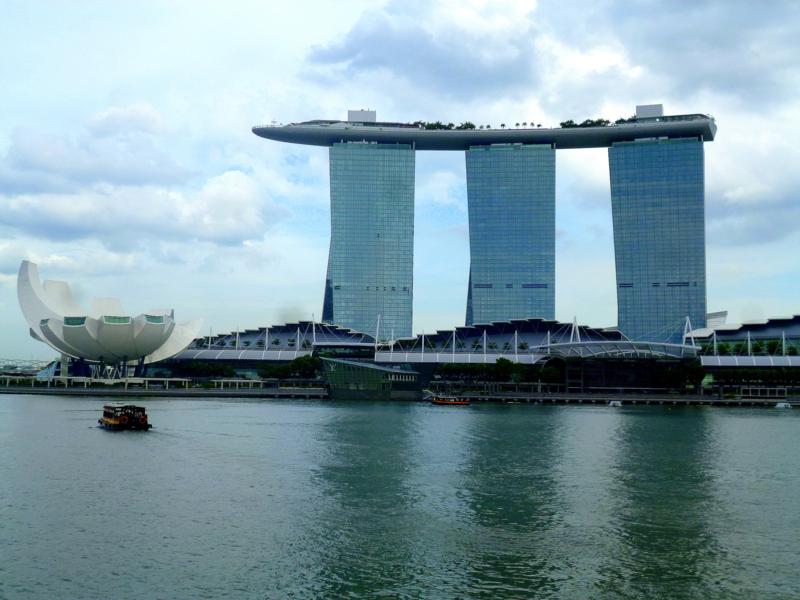 Das berühmte Marina Bay Sands Hotel in Singapur