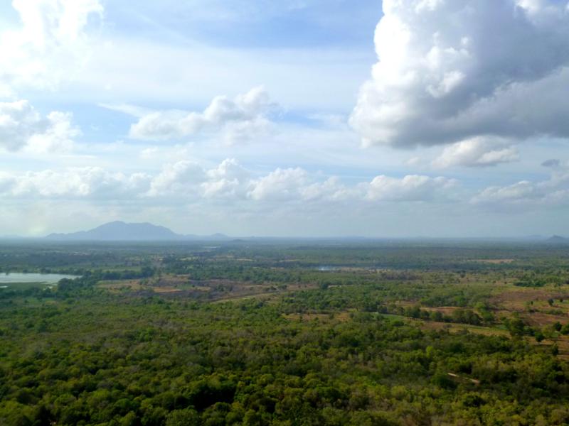 Spektakuläre Aussicht vom Pidurangala Rock in der Nähe von Sigiriya