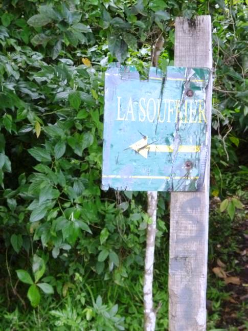 Hinweisschild für den Trail zum La Soufriere Volcano