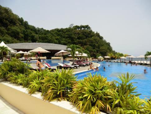 Pool des luxuriösen Buccament Beach Resort