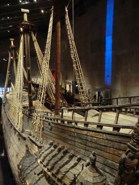 Die Vasa in der Gesamtansicht im Vasamuseum Stockholm
