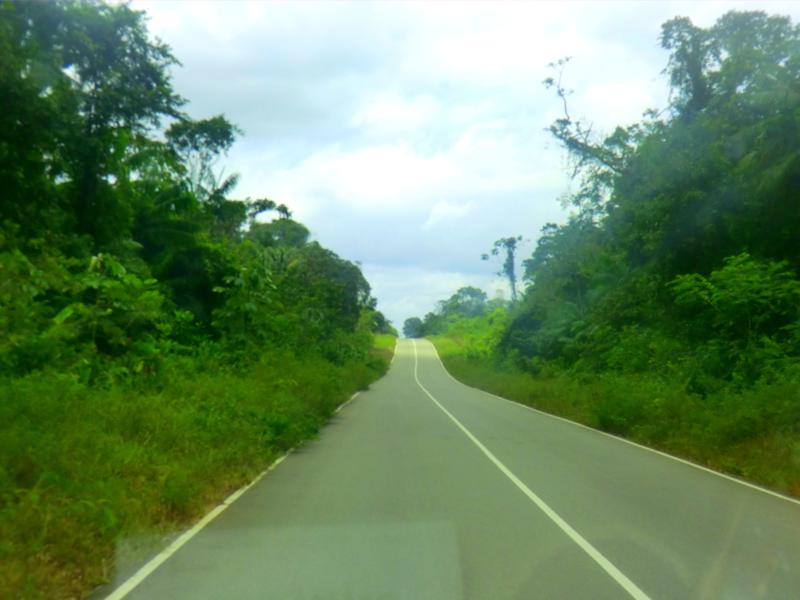 Auf dem Weg von Paramaribo nach Atjoni im Minibus