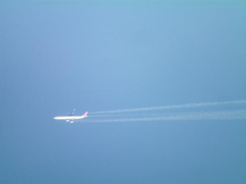 Ein Swiss-Flugzeug aus dem eigenen Flugzeug fotografiert ... 