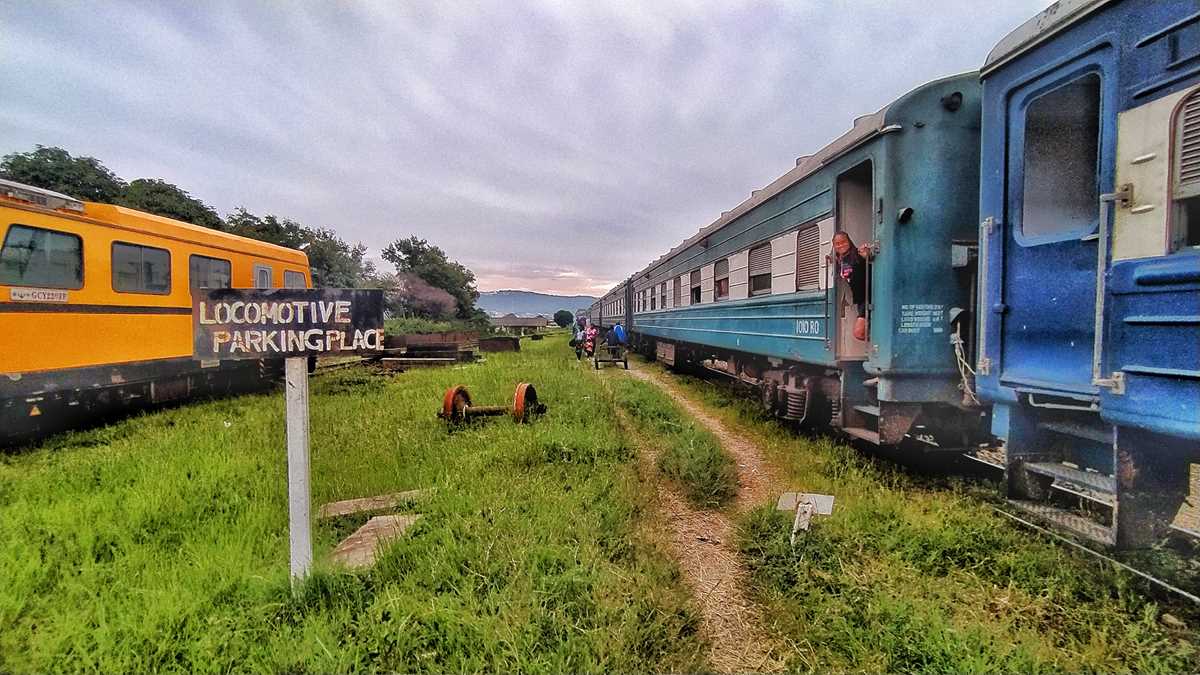 Halt des Tazara-Zuges in Mbeya, Tansania