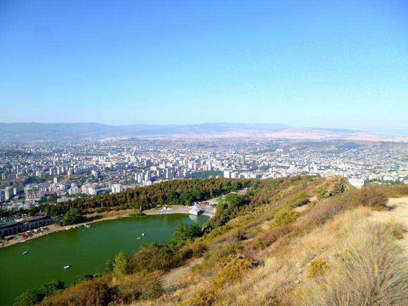 Fantastische Ausblicke von den umliegenden Hügeln auf Tiflis