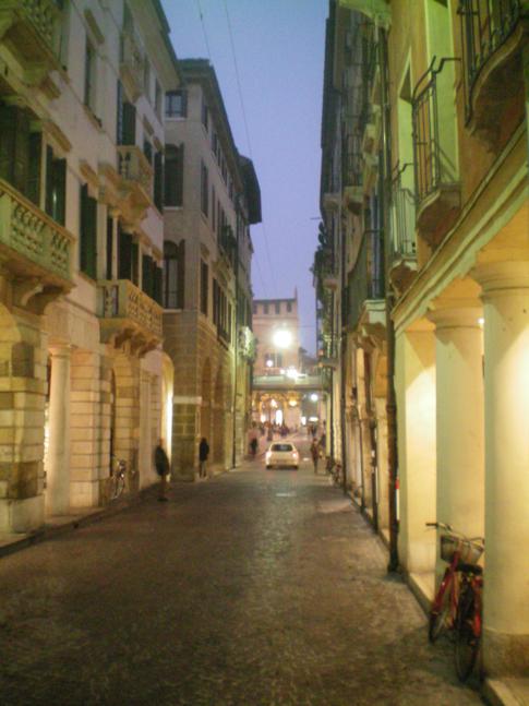 Die Via Calmaggiore in der Altstadt von Venedig