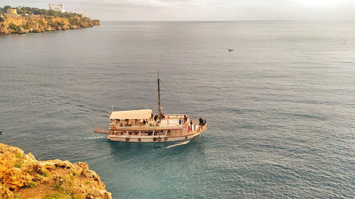 Eine Bootstour während einer Pauschalreise in der Türkei