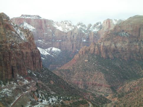 Ausblick vom Endpunkt des Overlooks Trails im Zion Canyon